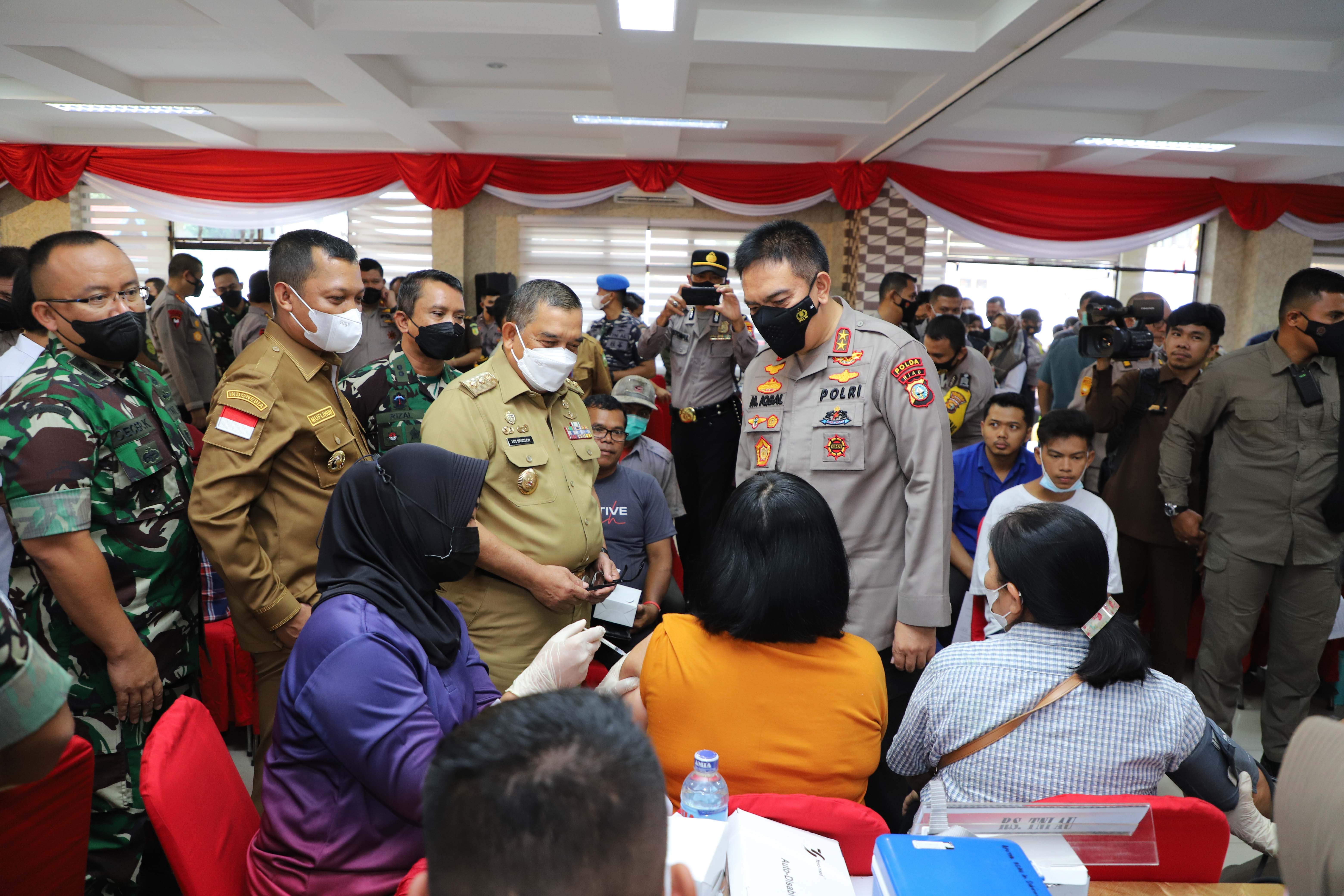 Gebyar Vaksinasi Merdeka! Polda Riau, Korem 0301 Wirabima dan BINDA Riau gelar vaksinasi massal di Aula Zapin Polresta Pekanbaru