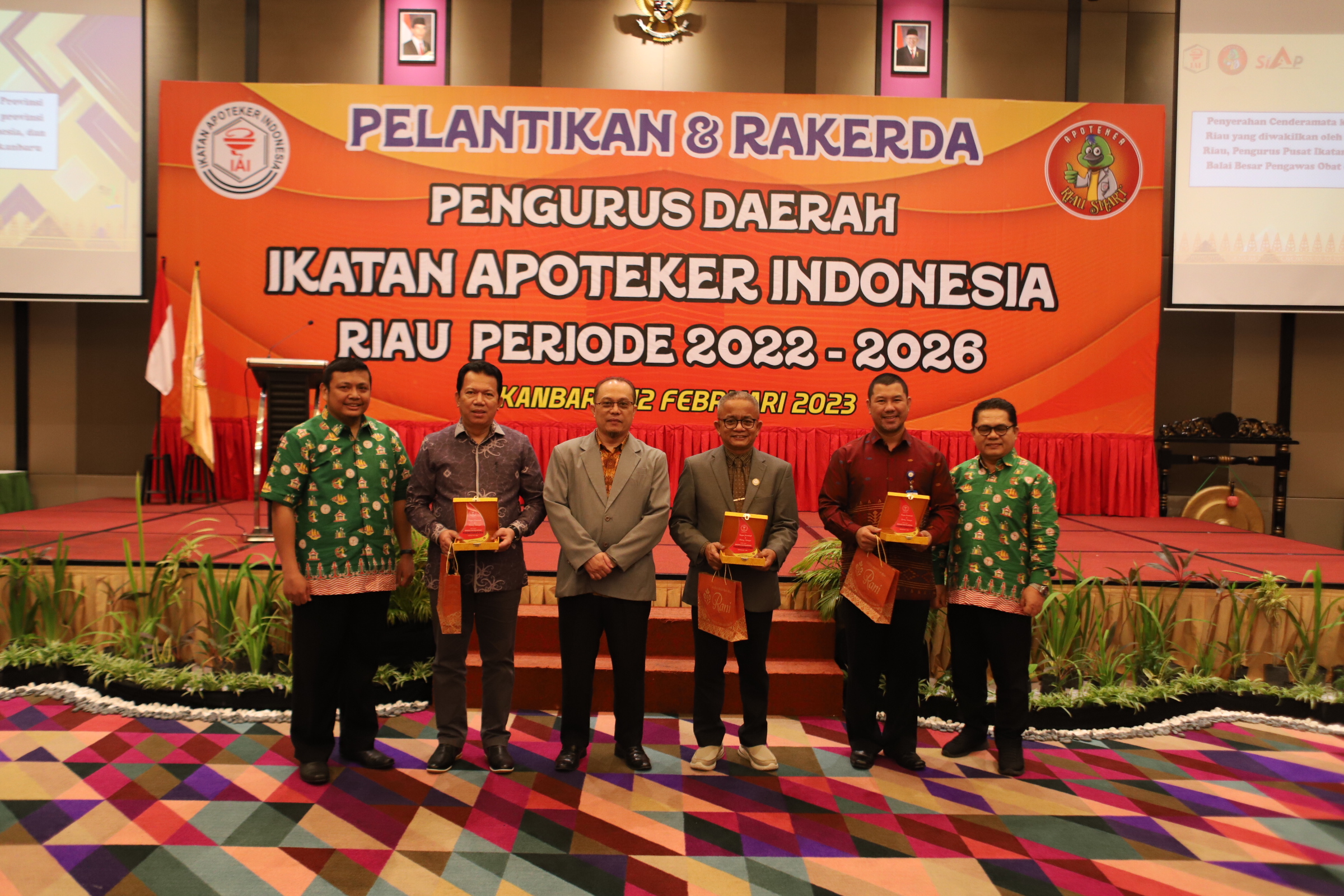 Kadinkes Riau Zainal Arifin Hadiri Pelantikan dan Rakerda Pengurus IAI 2022-2026