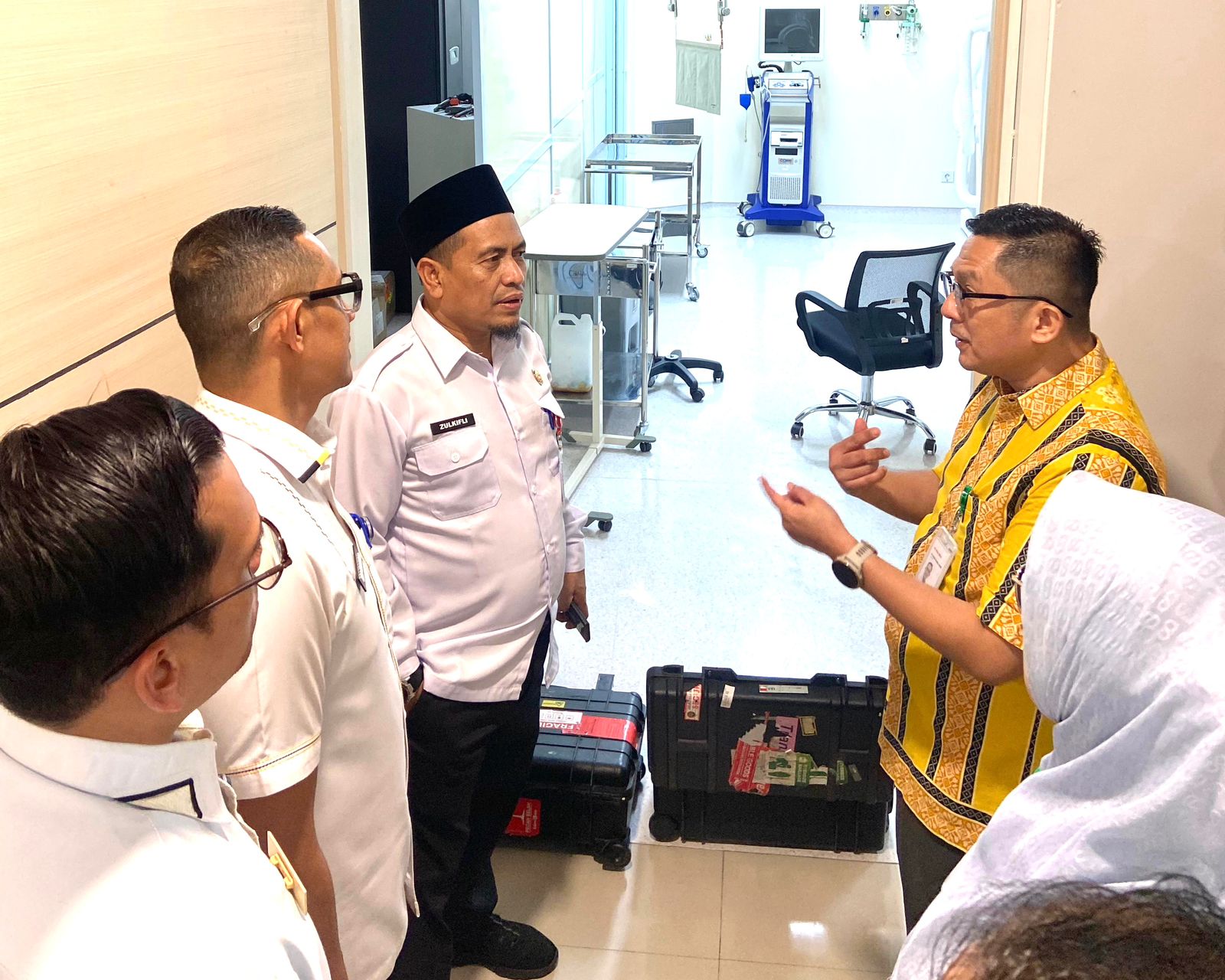 TINGKATKAN KUALITAS LAYANAN, KADINKES RIAU TINJAU LANGSUNG PEMERIKSAAN KESEHATAN CPMI DI RS AWAL BROS DUMAI