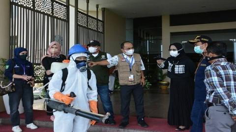Kadinkes Riau Tinjau Tempat Karantina Khusus dan Isoman PT RAPP Pelalawan