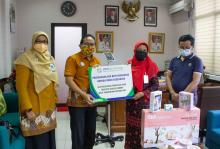 Penyerahan Bantuan OSR Alkes Pada Fasilitas Isoman Pemprov Riau