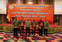 Kadinkes Riau Zainal Arifin Hadiri Pelantikan dan Rakerda Pengurus IAI 2022-2026